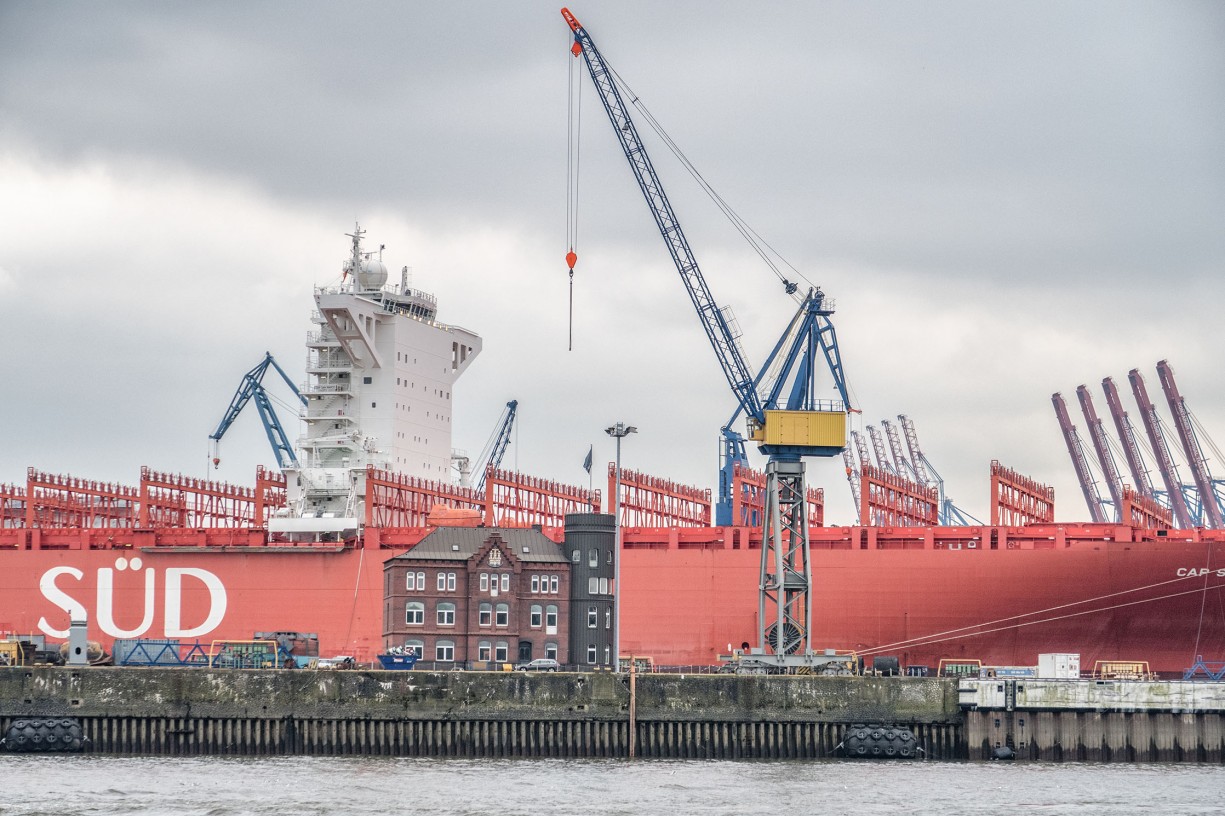 containerschiff im hamburger hafen, 2019